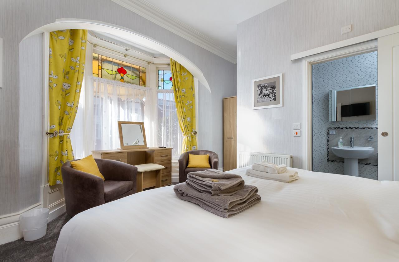 Гостевой дом The Beechcliffe - Over 35's Only 3*